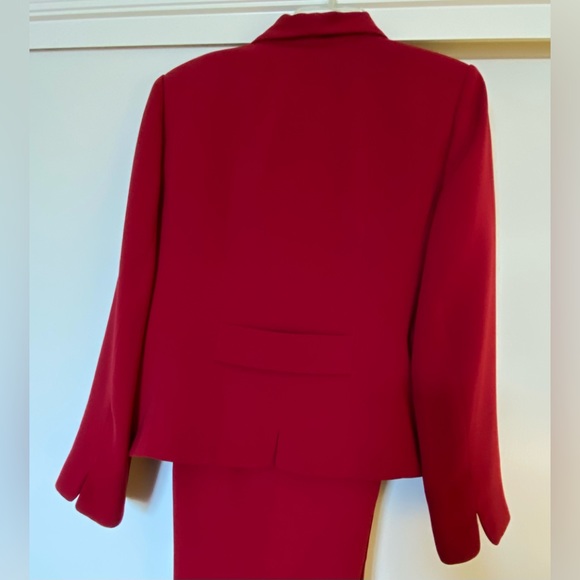 Dress Barn’s🔥Red 2pc Pantsuit says when you wear me you wear confidence! SZ 12 - Picture 3 of 9